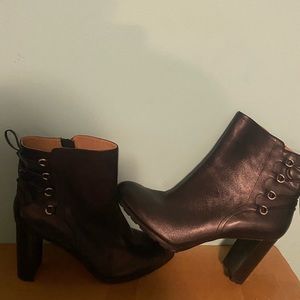 Woman’s Ankle boots
